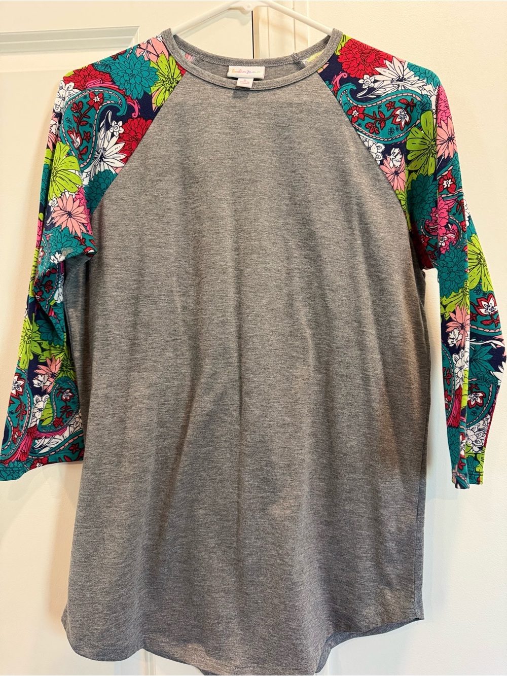 LulaRoe Gray Raglan Tunic with Floral Multicolor Sleeves